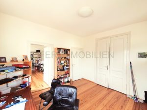 Bürobereich angrenzend zum Schlafzimmer 2 -1 OG