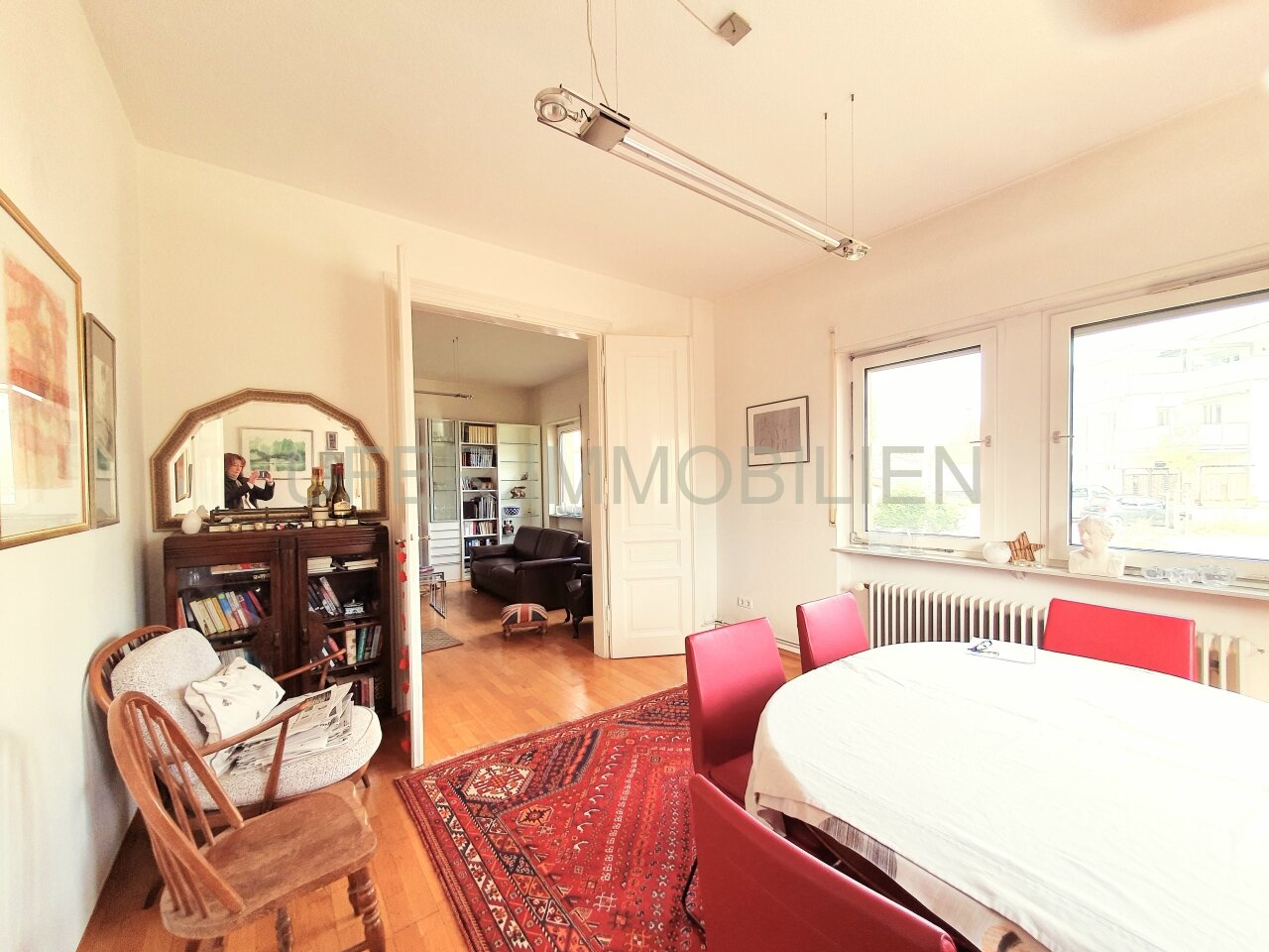 Esszimmer 2 - EG mit Blick ins Wohnzimmer