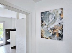 Blich vom Flur ins Badezimmer