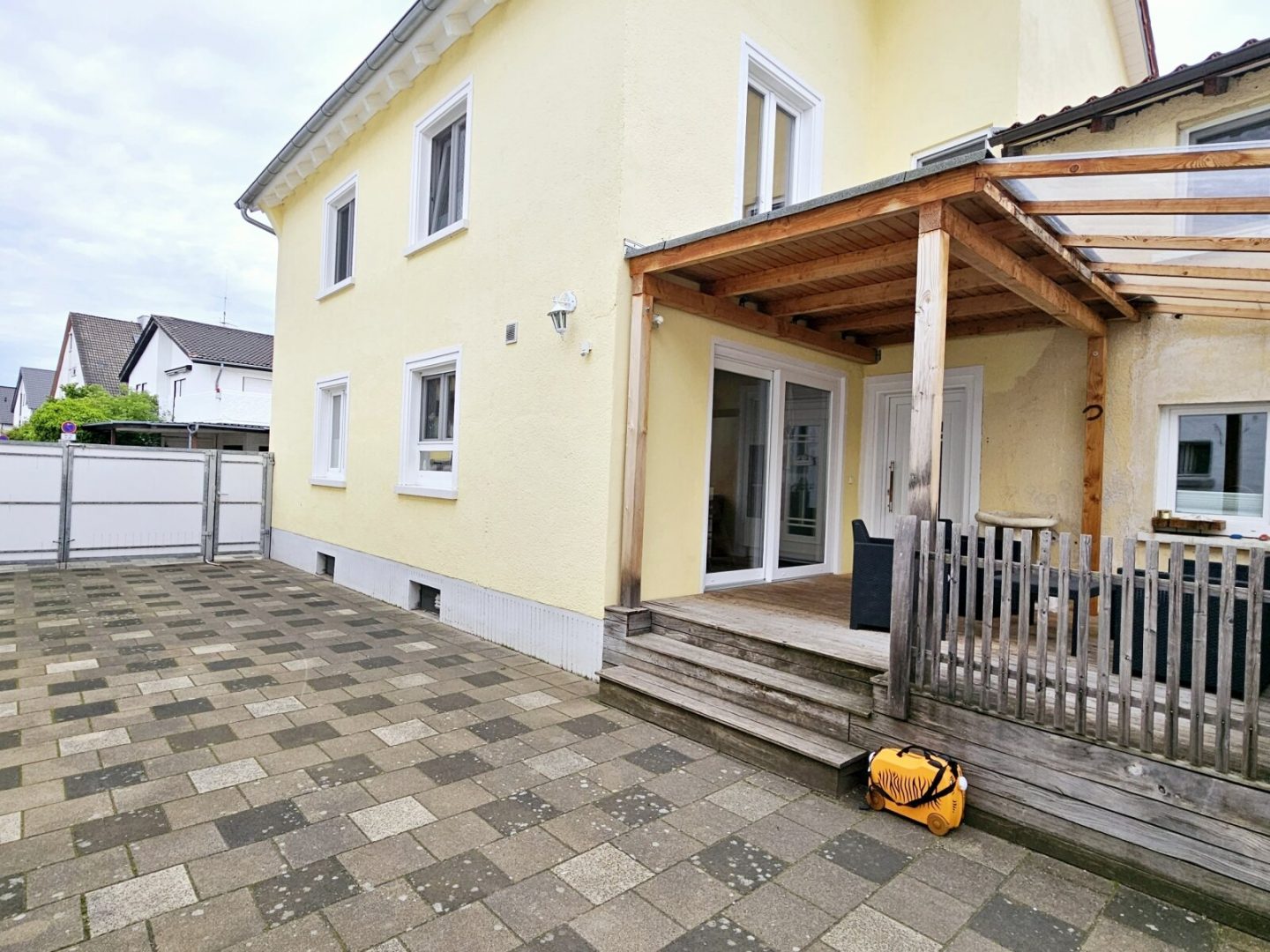 Innenhof mit Terrasse