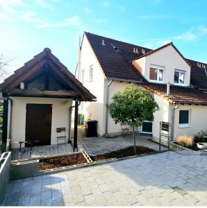 Haus Vorderseite zzgl. Garage