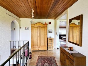 Blick von der Haustür in den Eingangsbereich