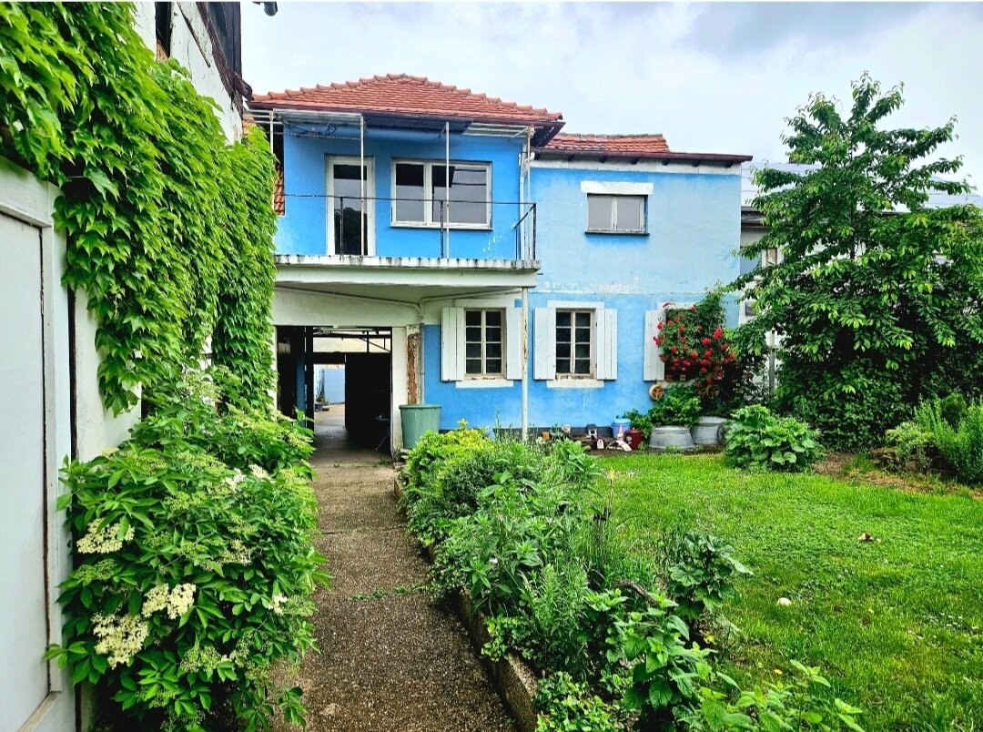 Ansicht Nebengebäude mit Durchgang zum Haupthaus und Hof