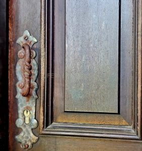 Wunderschöner alter Beschlag Eingangstür