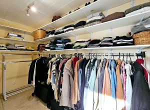 Ankleideraum -mit Verbindung zum  Schlafzimmer