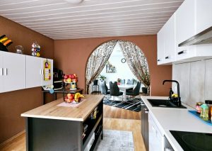 Küche EG Blick in den Essbereich