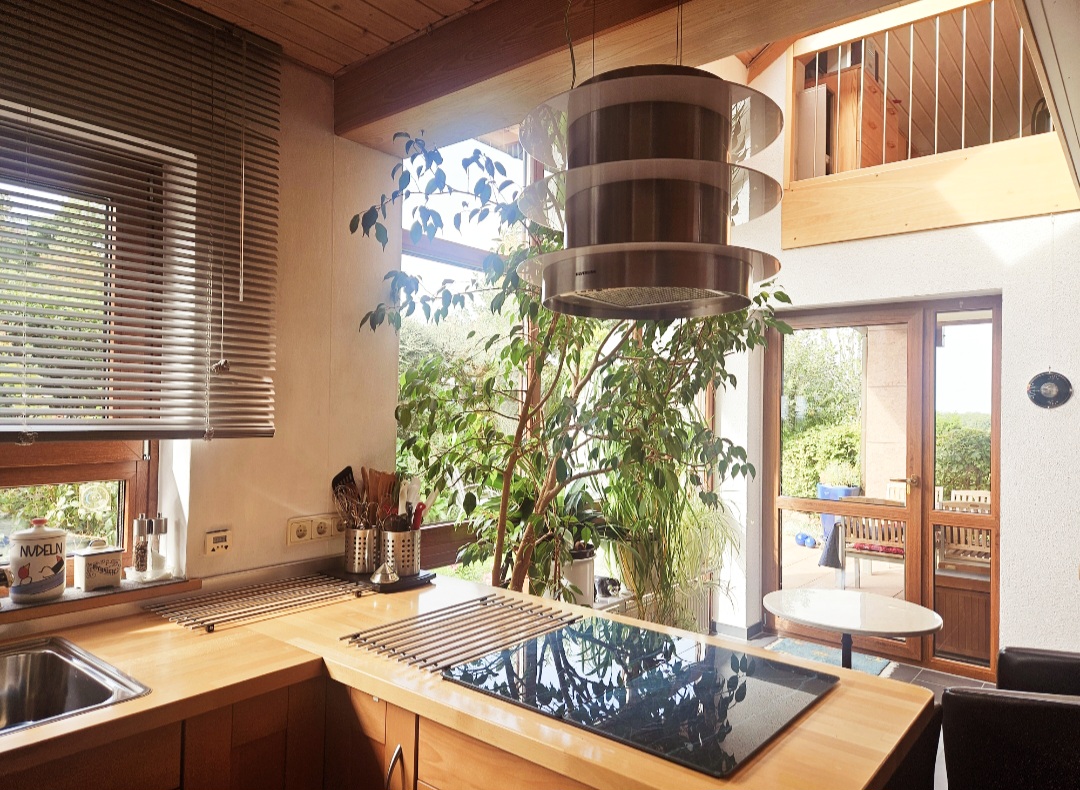 Blick Küche in den Wintergarten