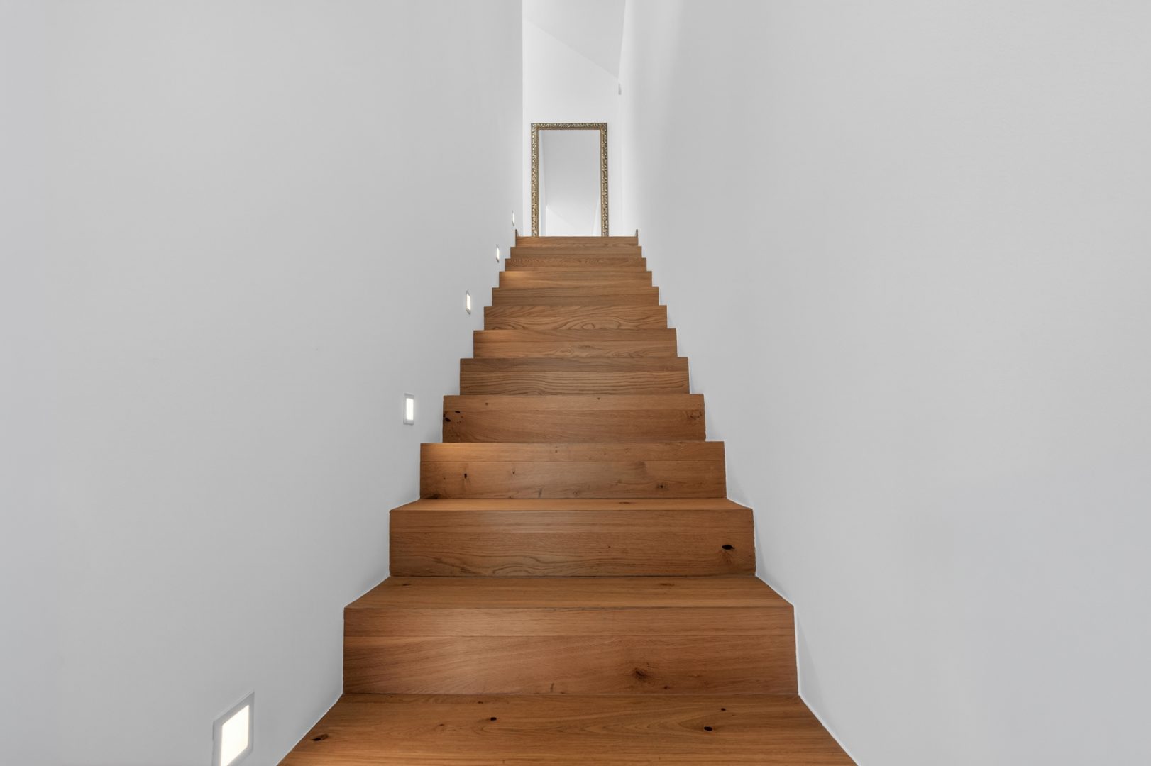 Treppenaufgang Wohnhaus OG