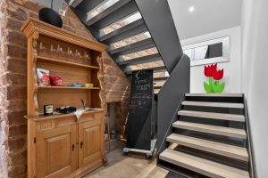 Treppenaufgang OG Seminarraum und Zimmer