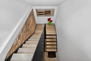 Treppenaufgang OG Seminarraum und Zimmer