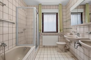 Badezimmer EG
