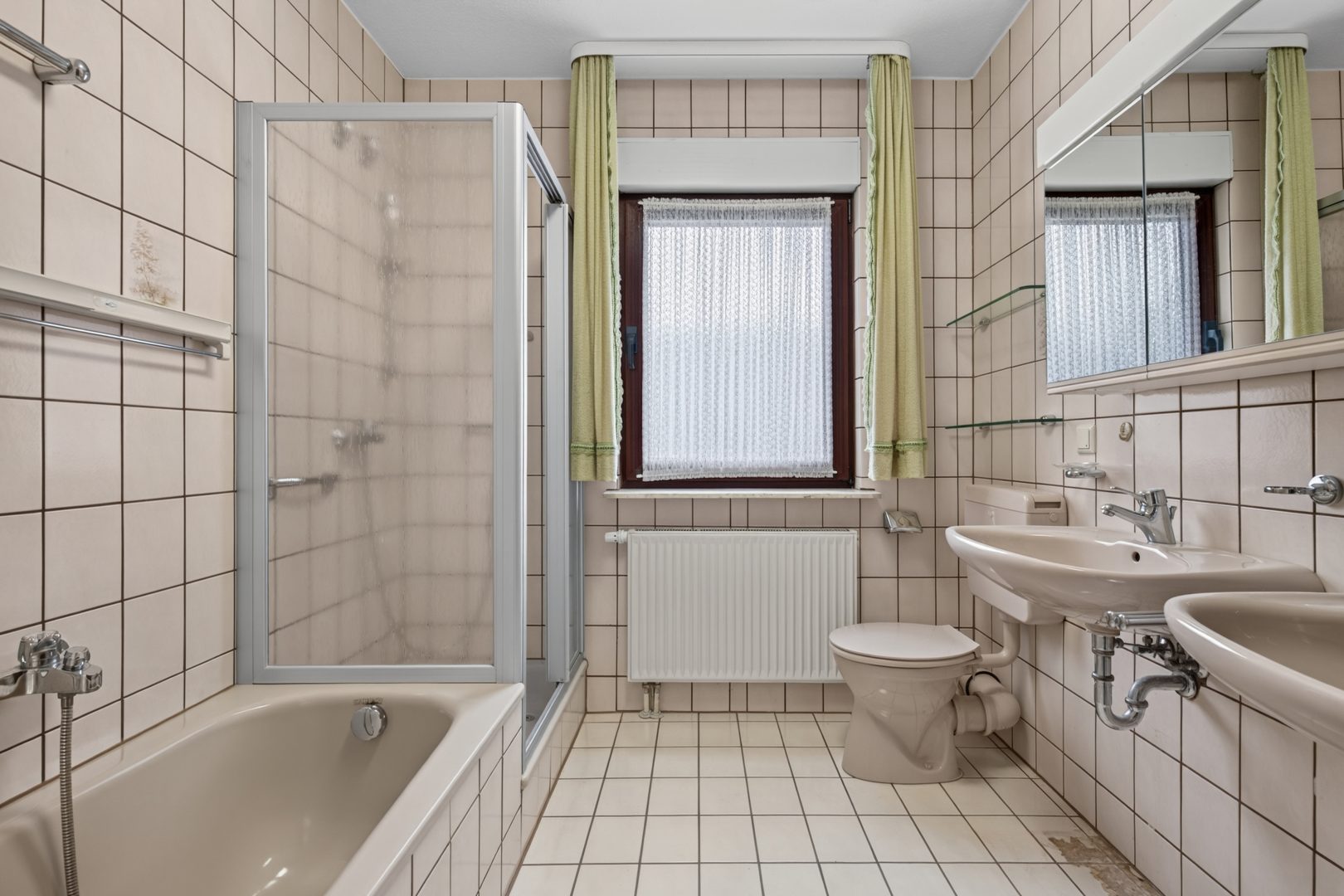 Badezimmer EG