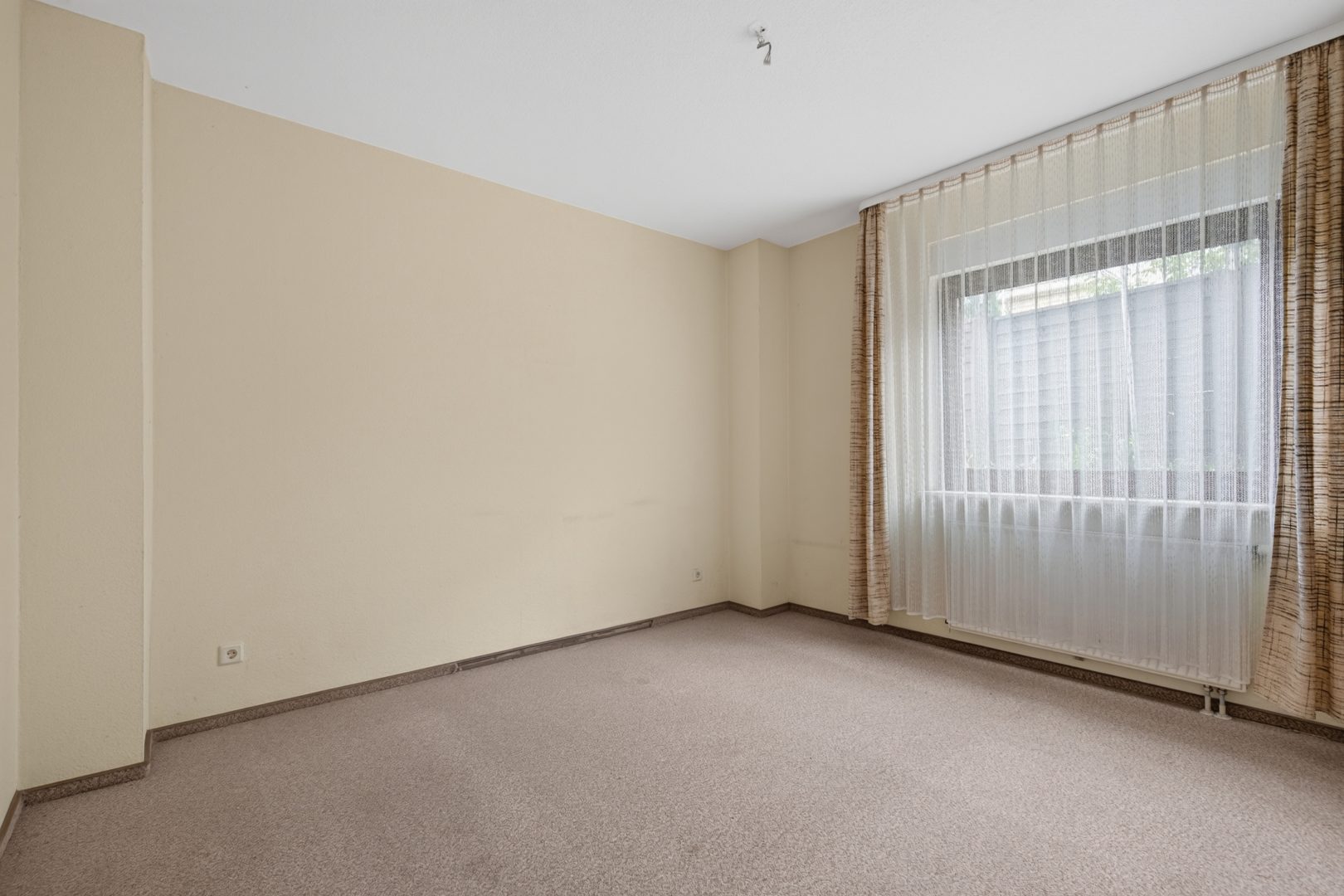 Zimmer 1 Keller