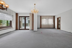 Wohn- Esszimmer mit Wintergarten