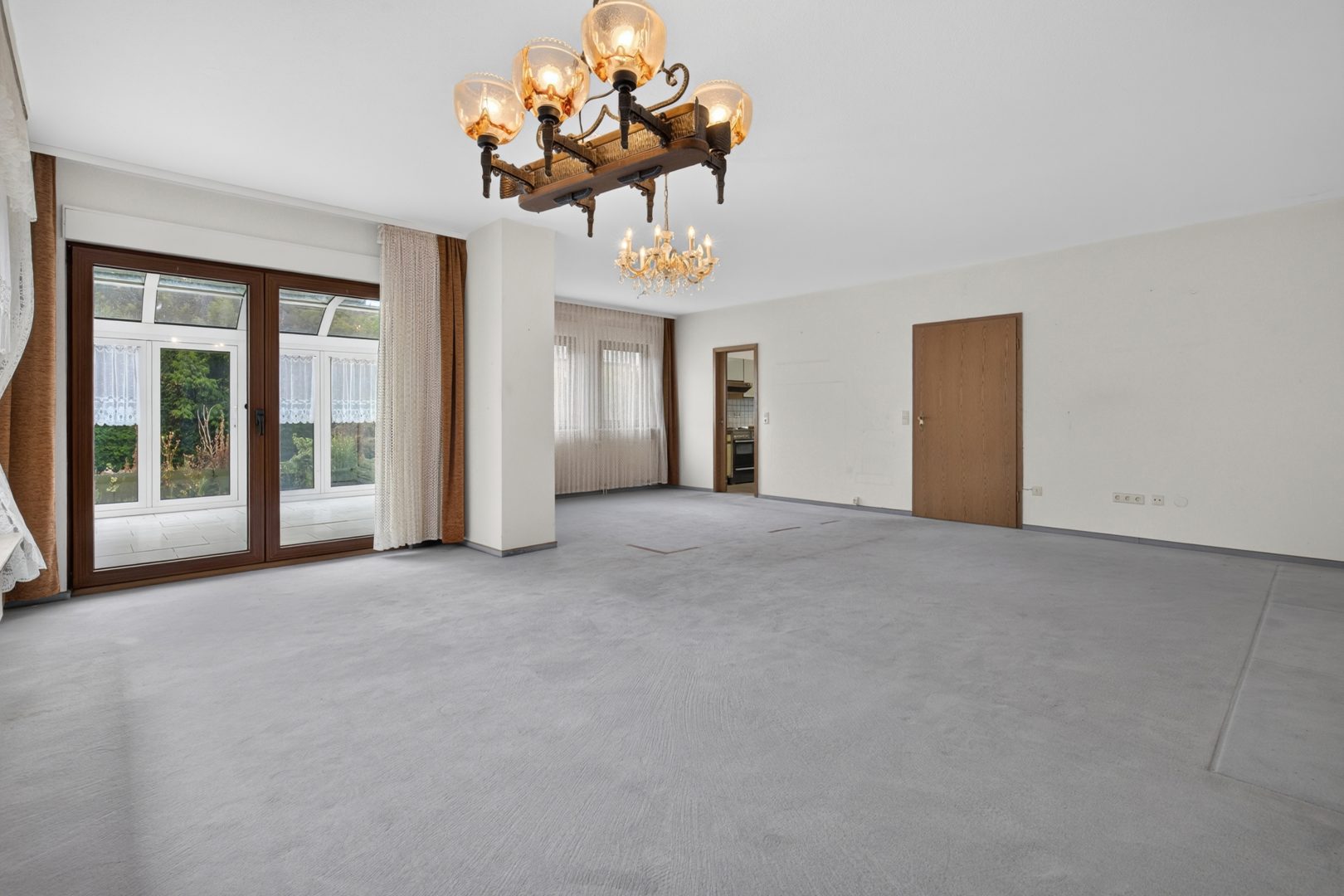 Wohn- Esszimmer mit Wintergarten