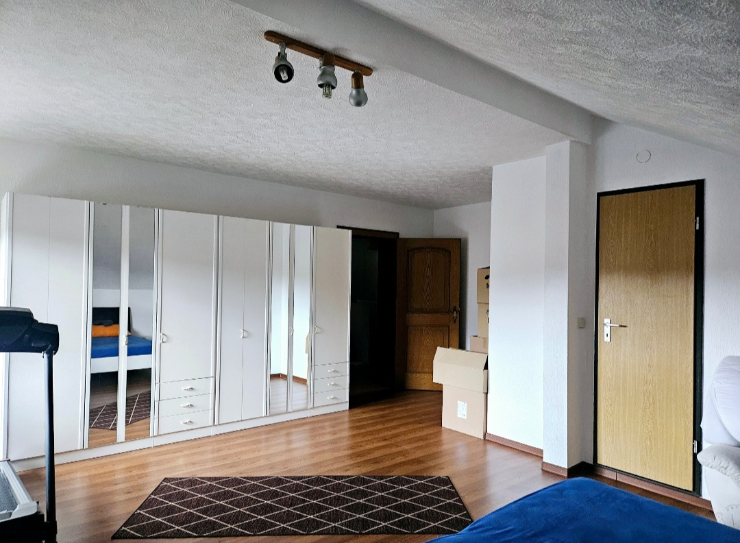 Zimmer 1 OG
