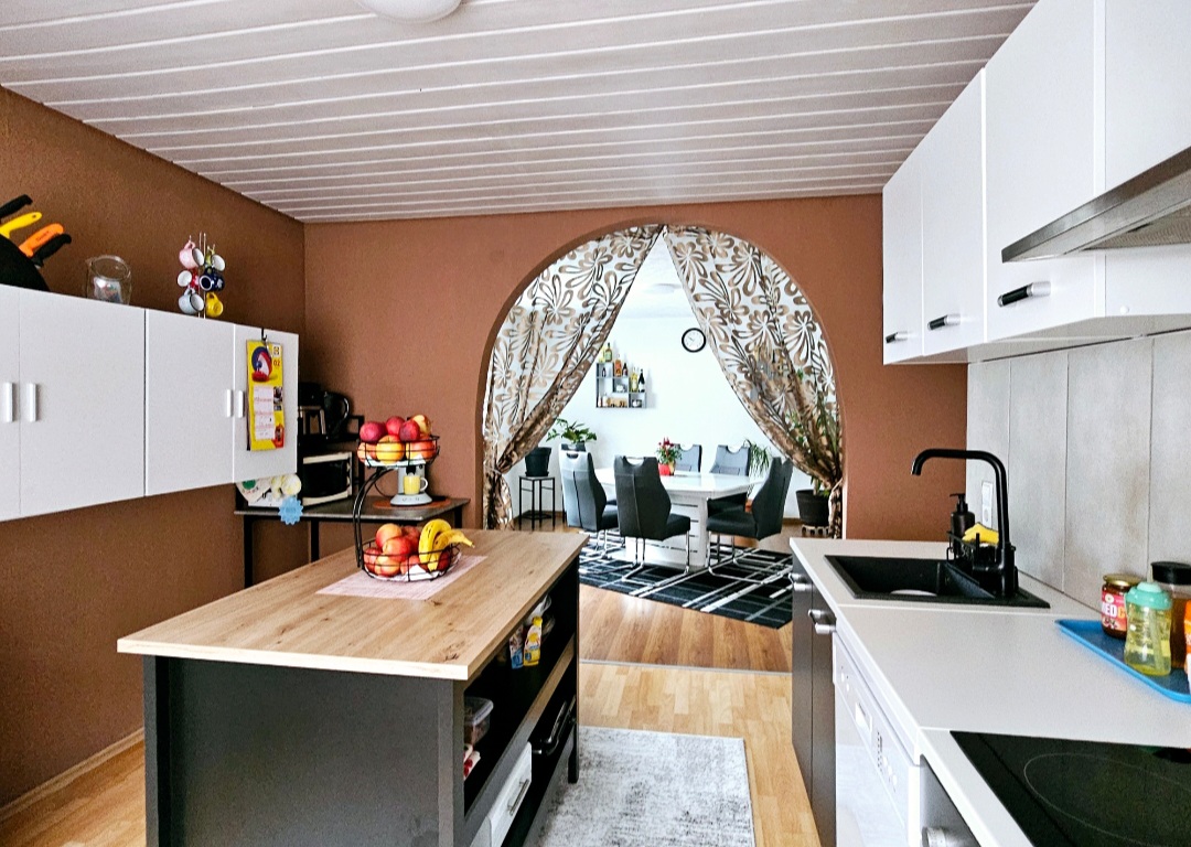 Küche EG Blick in den Essbereich